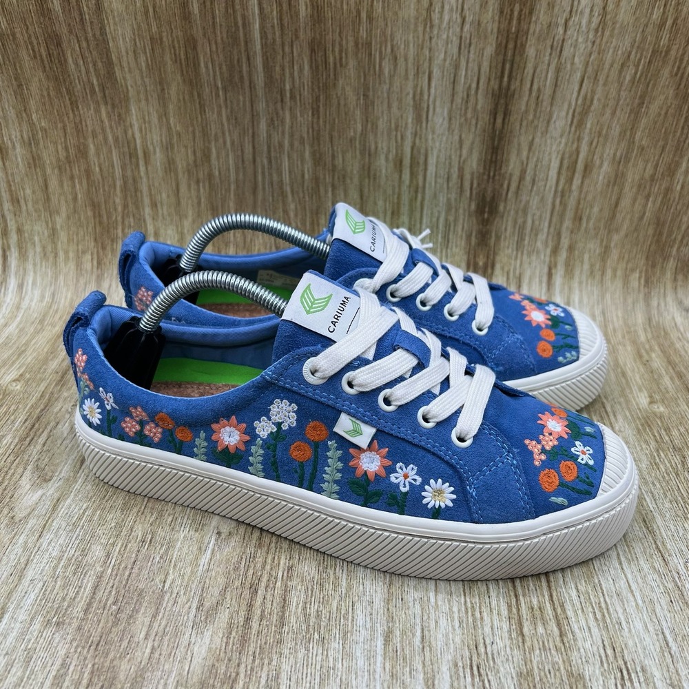 Cariuma OCA Low Sneakers Women's Size 8.5 Blue Suede Floral Embroidered Shoes